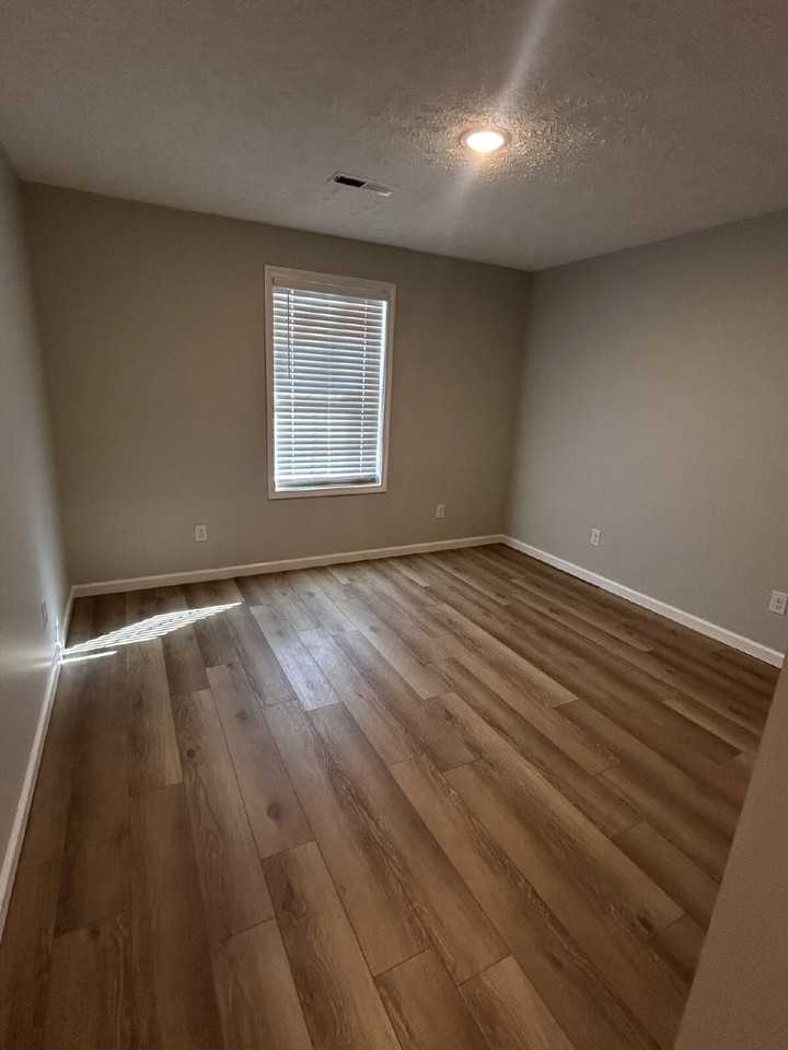 1875 Stallings Rd - Photo 3 of 11