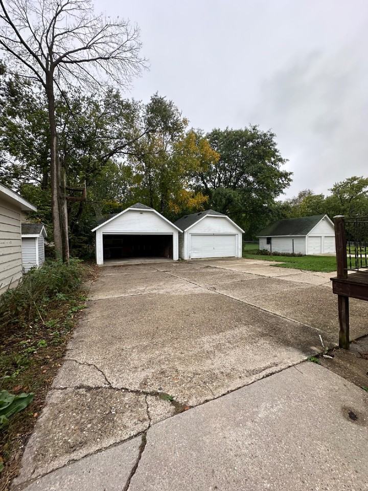 838 East Centerway - Photo 4 of 16