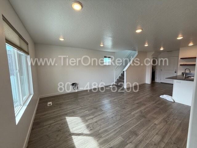 936 E Hercules Ct - Photo 2 of 16