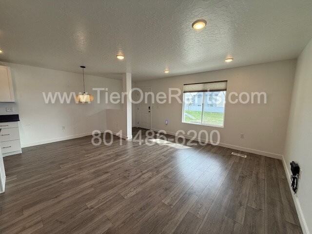 936 E Hercules Ct - Photo 5 of 16