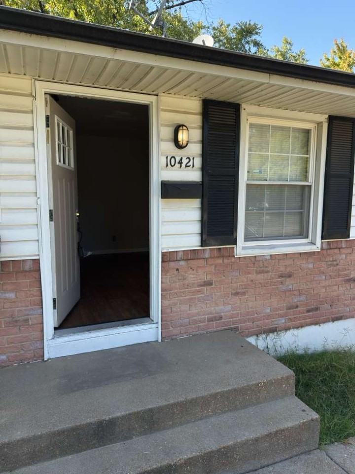 10421 Renfrew Dr - Photo 3 of 27