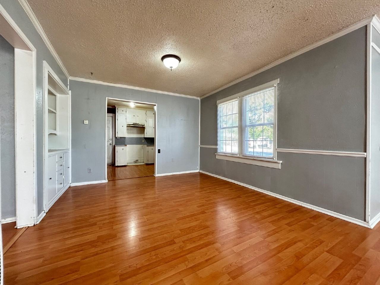 2211 26th St - Photo 4 of 20