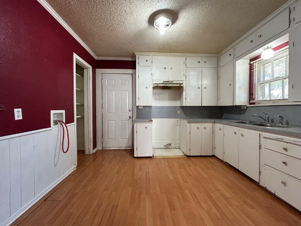 2211 26th St - Photo 6 of 20