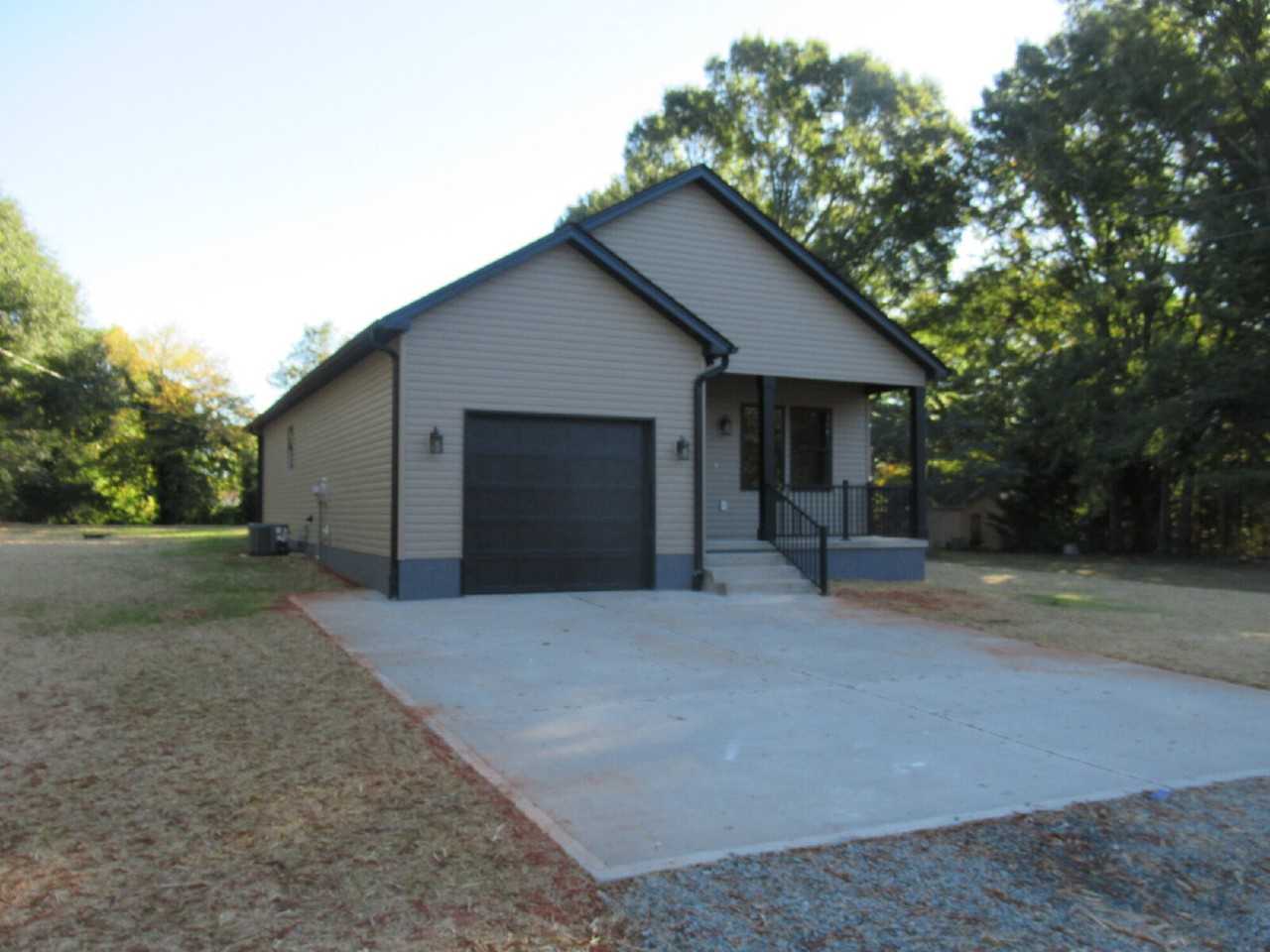 2071 Gladwood Ln - Photo 3 of 22