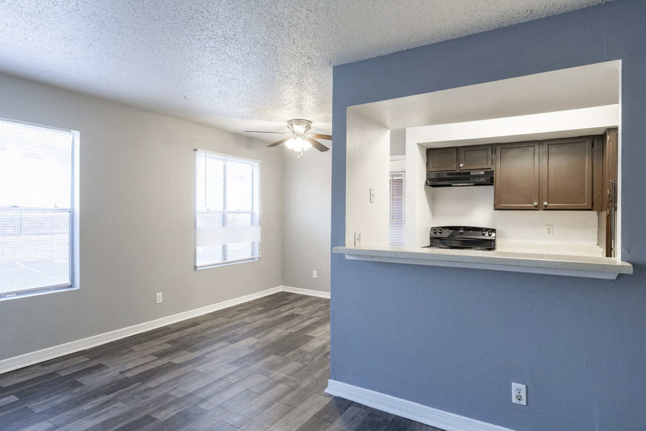 Las Lomas - Photo 2 of 9