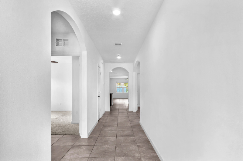 2550 Se Rock Springs Dr - Photo 3 of 21