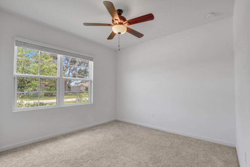 2550 Se Rock Springs Dr - Photo 5 of 21