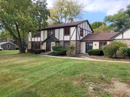 featured image of 10 Sherwood Rd #1