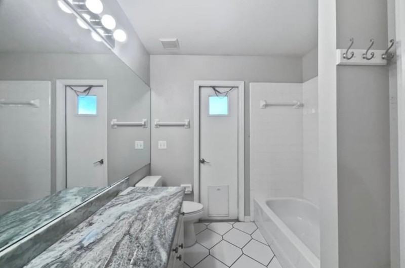 18812 Lake Orienta Ct - Photo 3 of 10