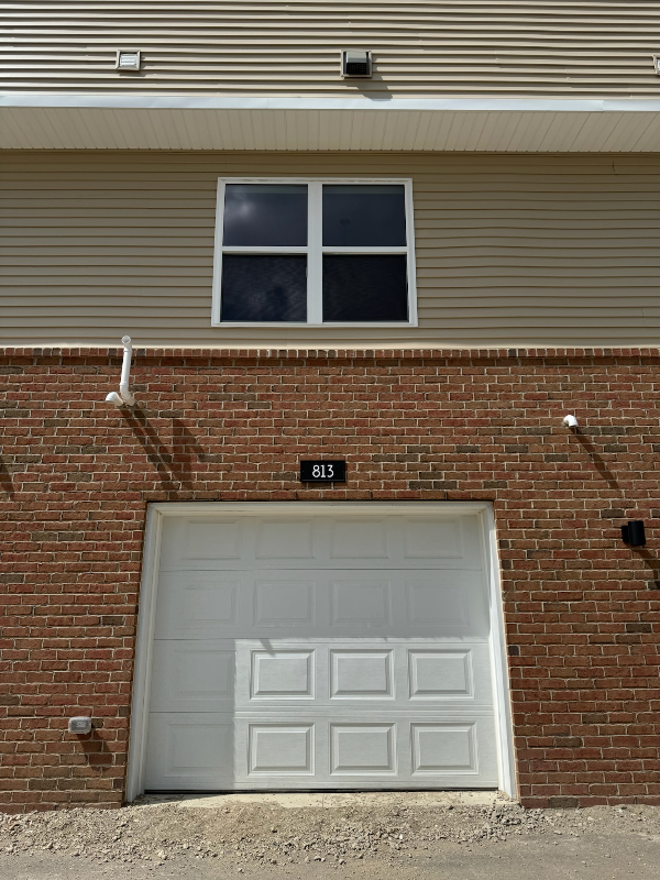 813 Canterbury Ln - Photo 2 of 18