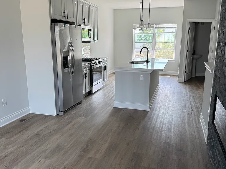 813 Canterbury Ln - Photo 7 of 18