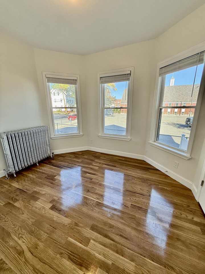 122 Chestnut St #1 - Photo 2 of 4