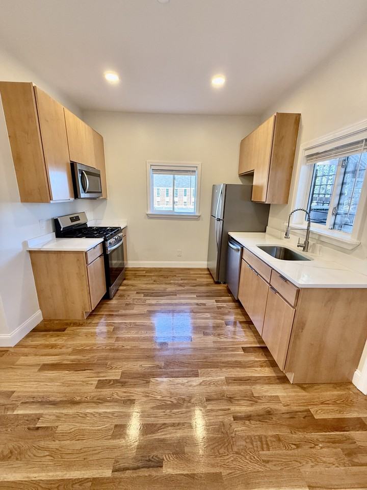 122 Chestnut St #1 - Photo 3 of 4
