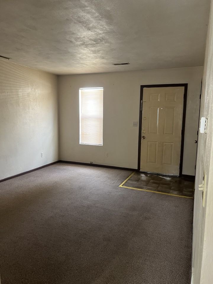 343 N Glenwood Ave #B - Photo 4 of 11