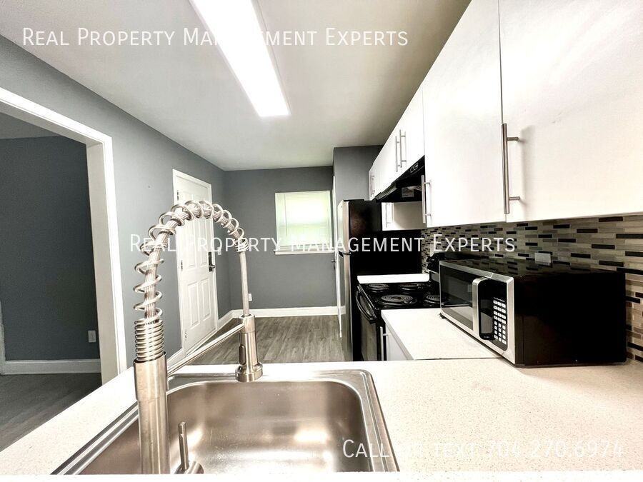 2503 Eastway Drive - Photo 5 of 12