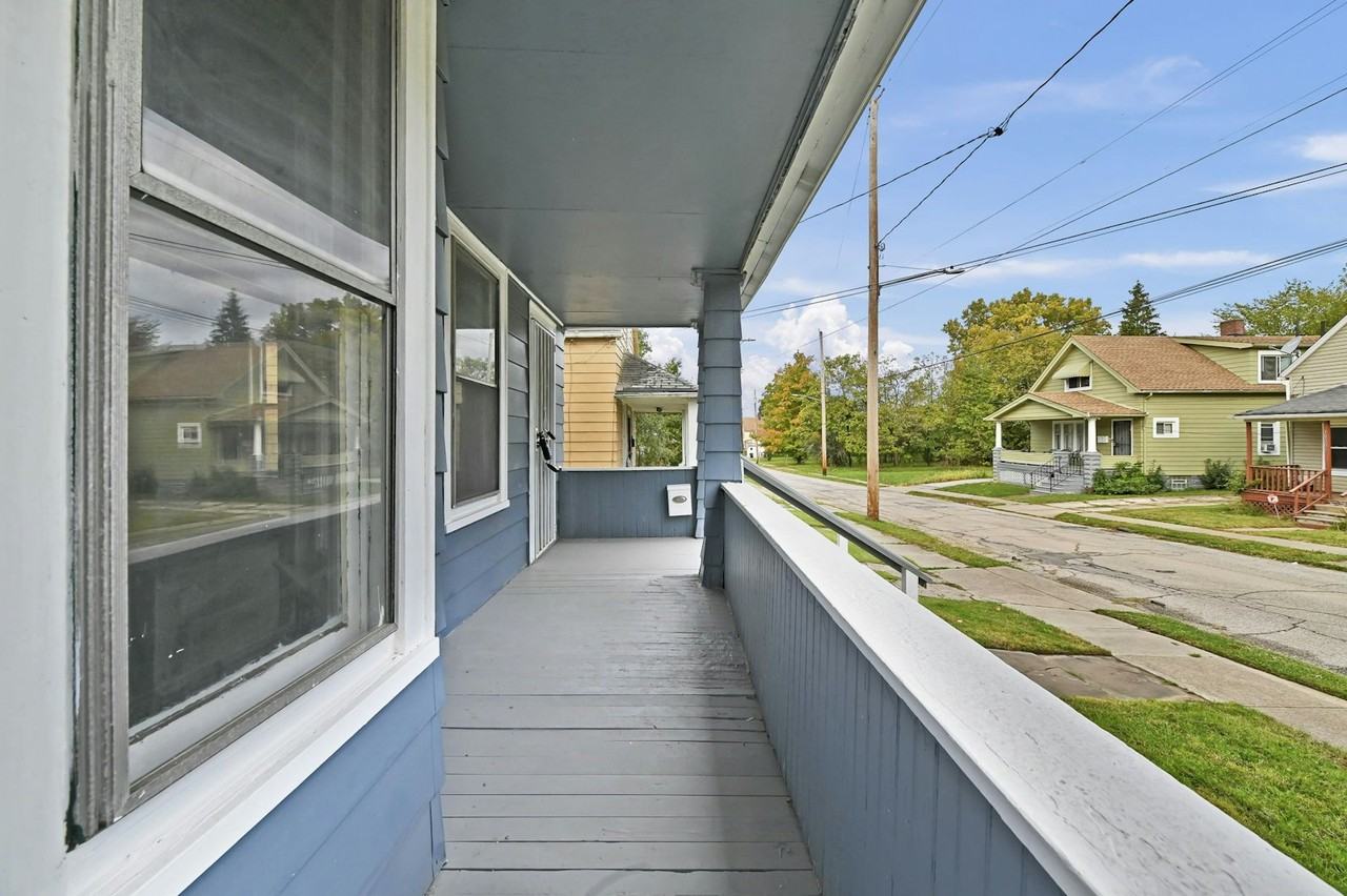 10210 Reno Avenue - Photo 3 of 28