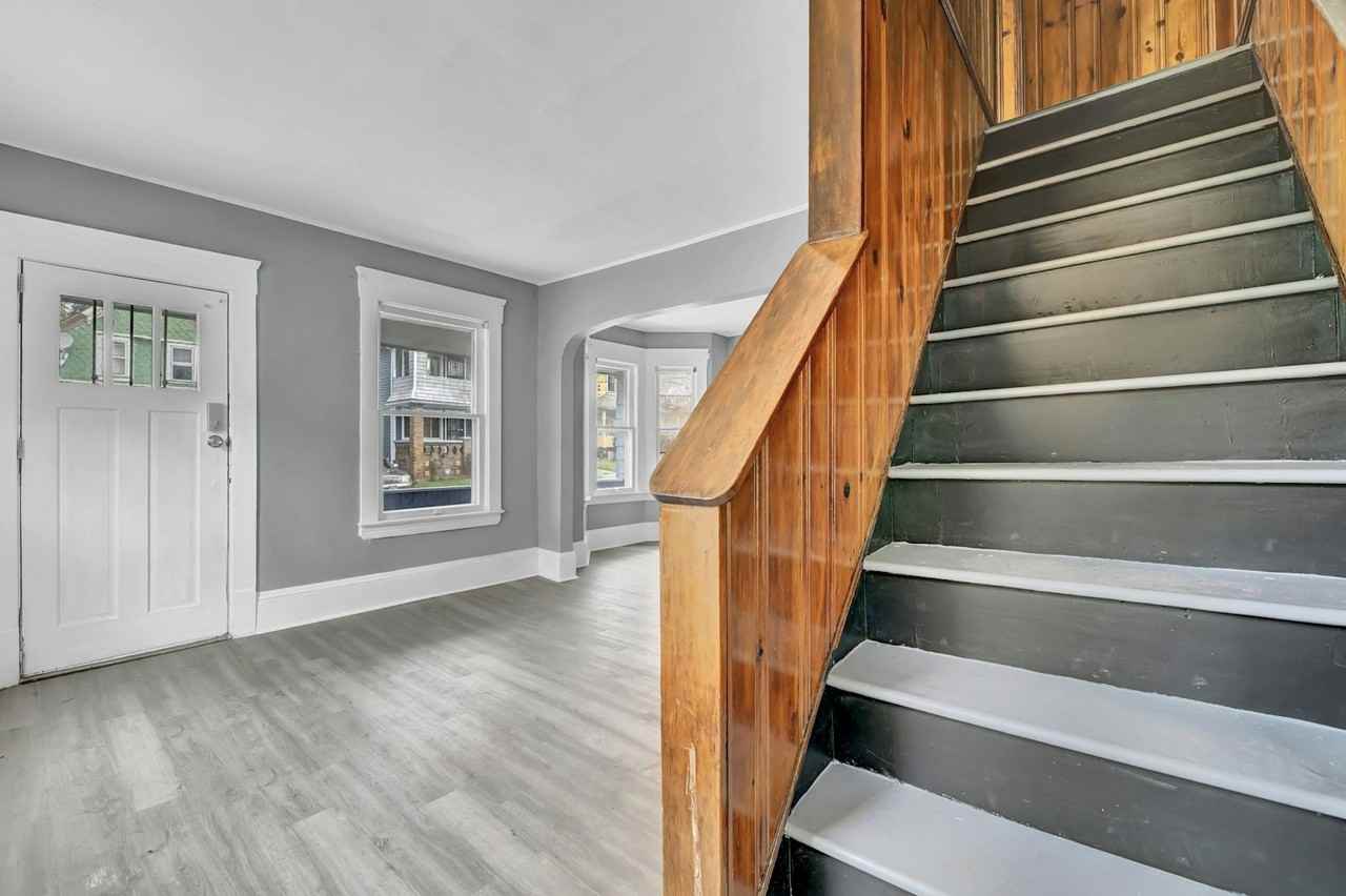 10210 Reno Avenue - Photo 5 of 28