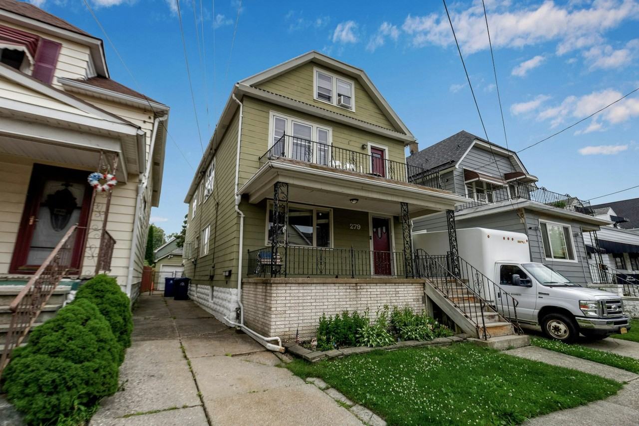 279 Fenton Street, Unit A (Downstairs) - Photo 2 of 10