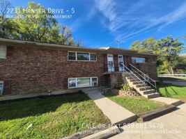 featured image of 2231 Hanser Dr #5