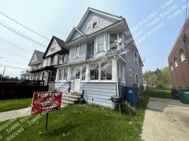 featured image of 124 Ludington St #1