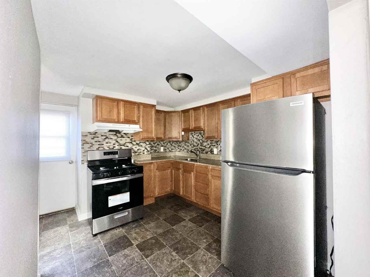 DELAFIELD-115 -- 208 - Photo 3 of 9