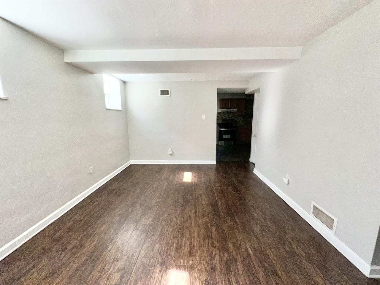 DELAFIELD-115 -- 208 - Photo 4 of 9