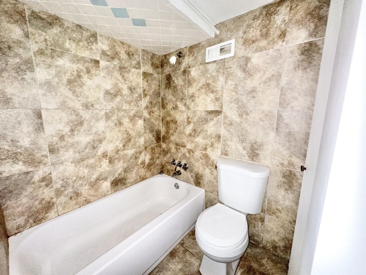 DELAFIELD-115 -- 208 - Photo 7 of 9