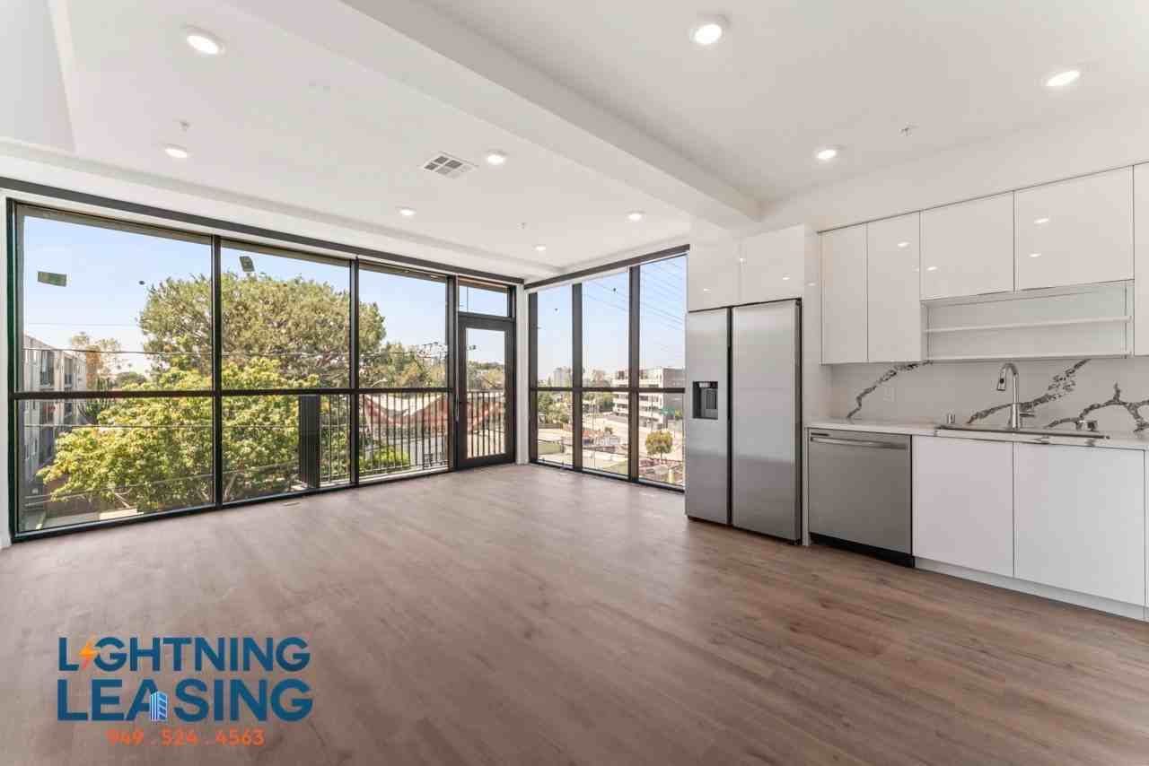 3105 Bellevue Ave #206