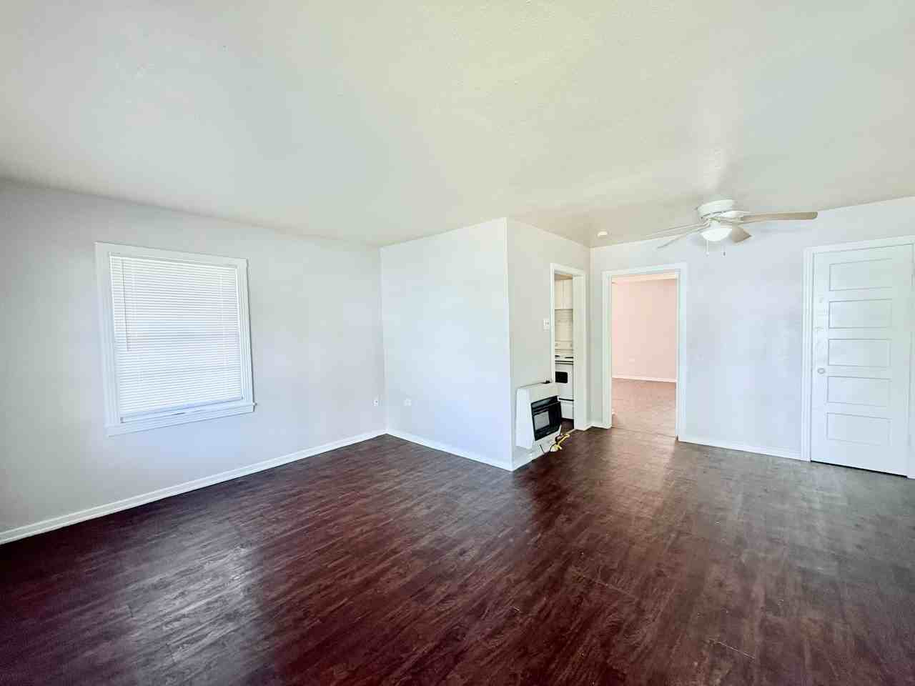 4008 Homan Avenue - Photo 5 of 9