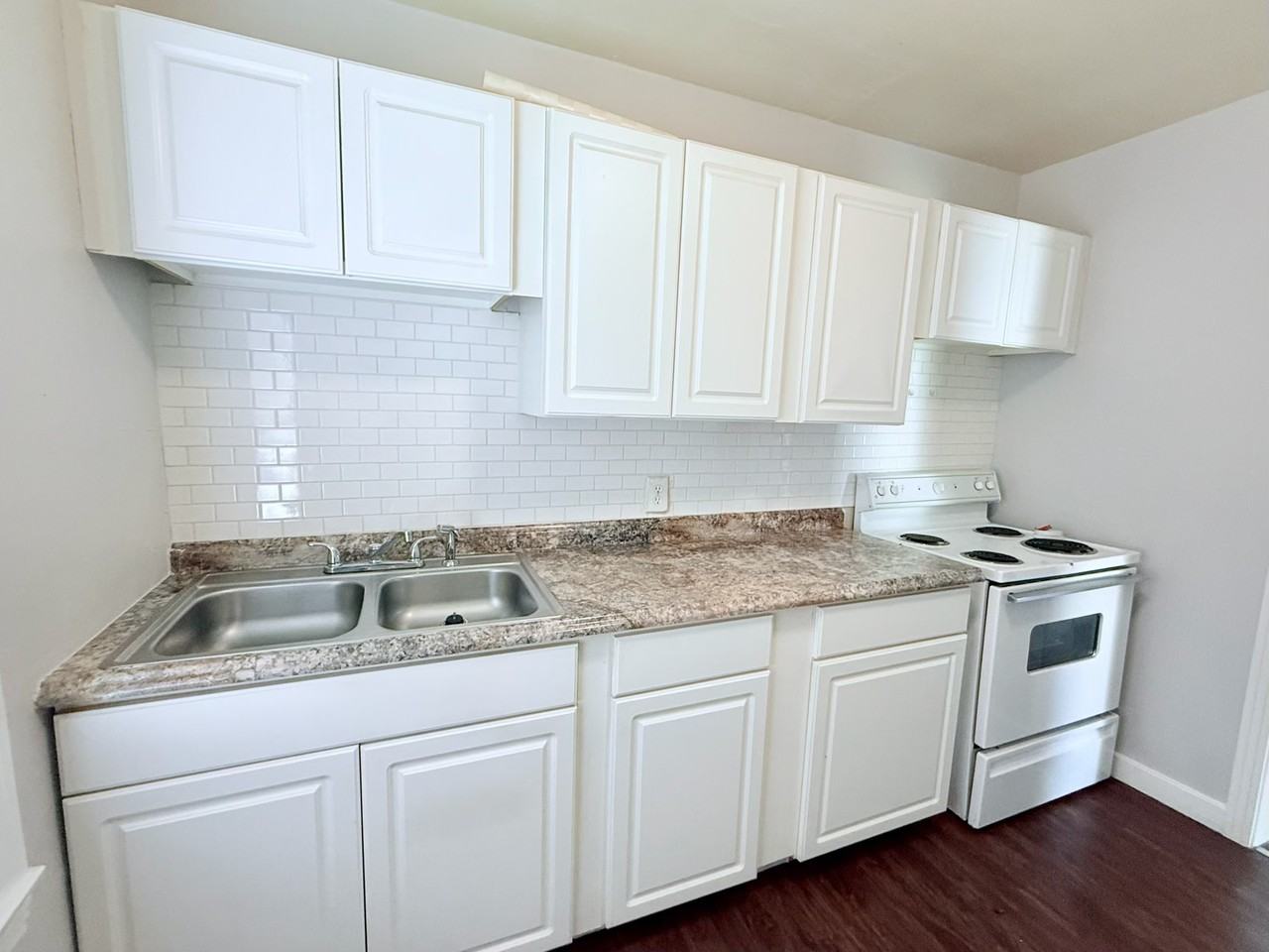 4008 Homan Avenue - Photo 6 of 9