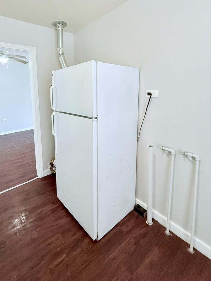 4008 Homan Avenue - Photo 7 of 9