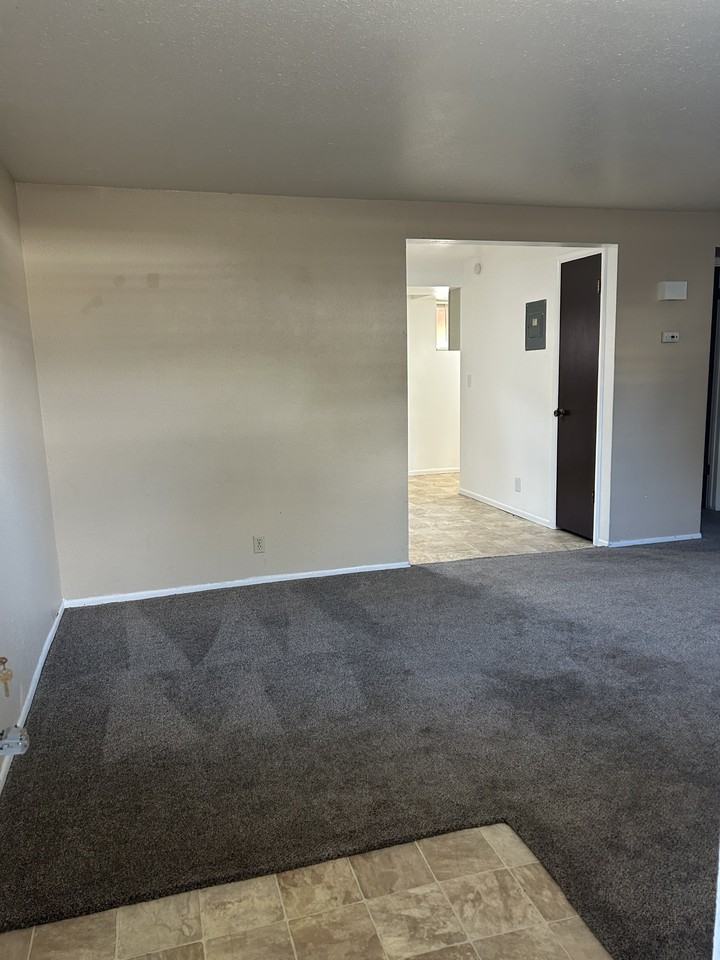 82 - 88 E 9230 S - DAH - KLM - Photo 4 of 42