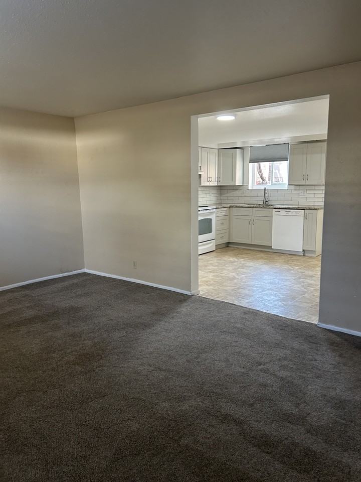 82 - 88 E 9230 S - DAH - KLM - Photo 5 of 42