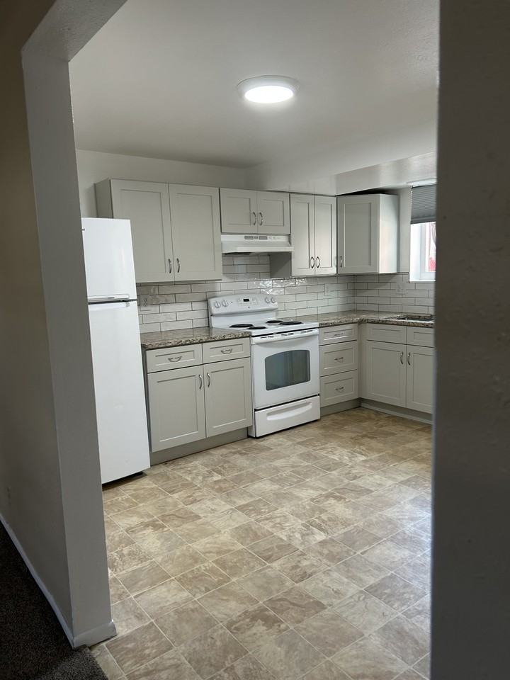 82 - 88 E 9230 S - DAH - KLM - Photo 6 of 42