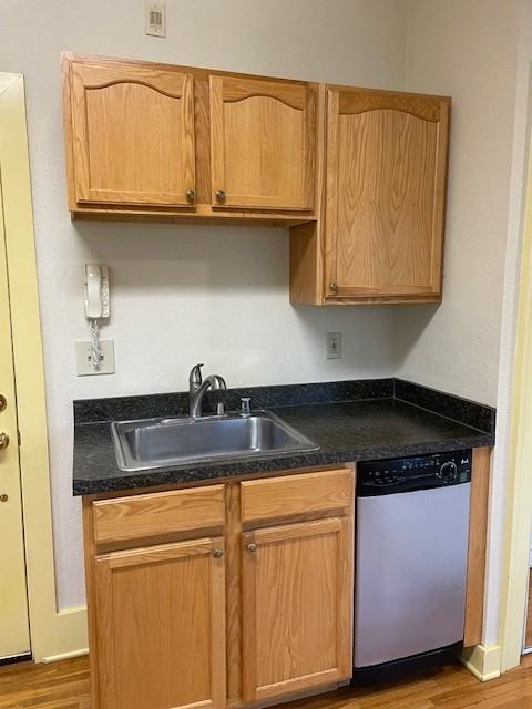 131 West Alder Street - Photo 3 of 15