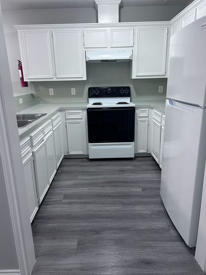 McIntyre Apartments - Photo 3 of 47