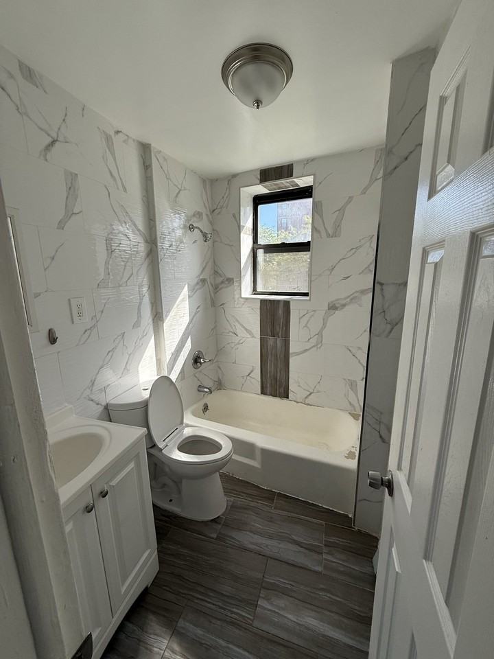 224 South Orange Avenue - Photo 3 of 8