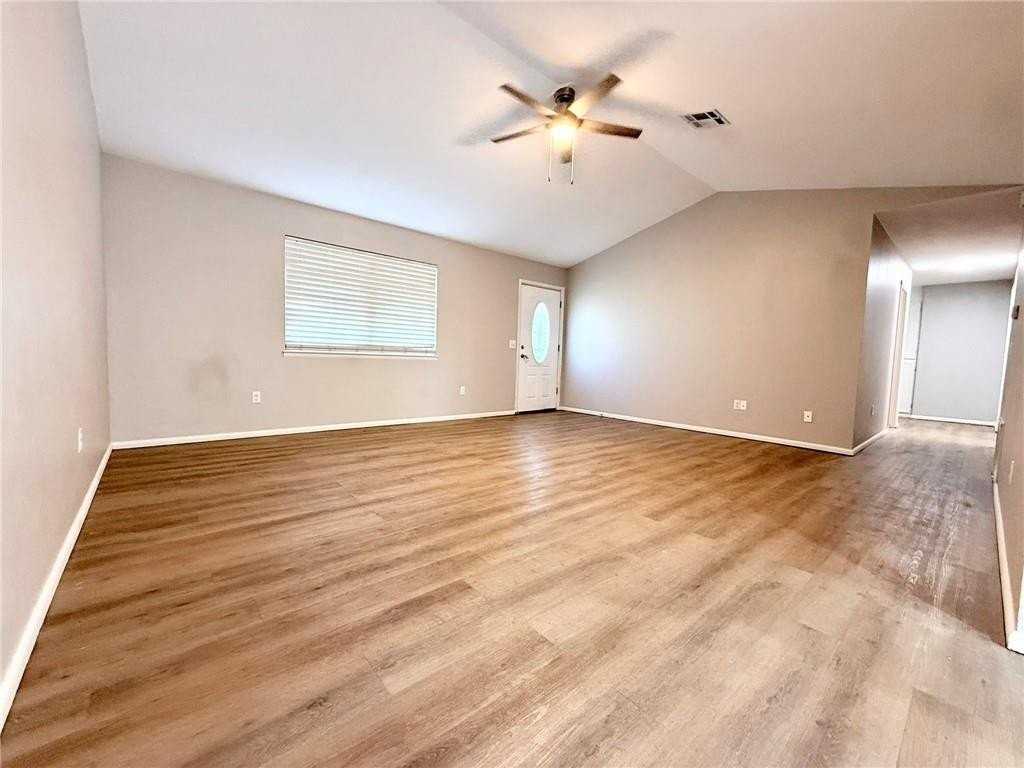 2607 Walker St - Photo 5 of 14