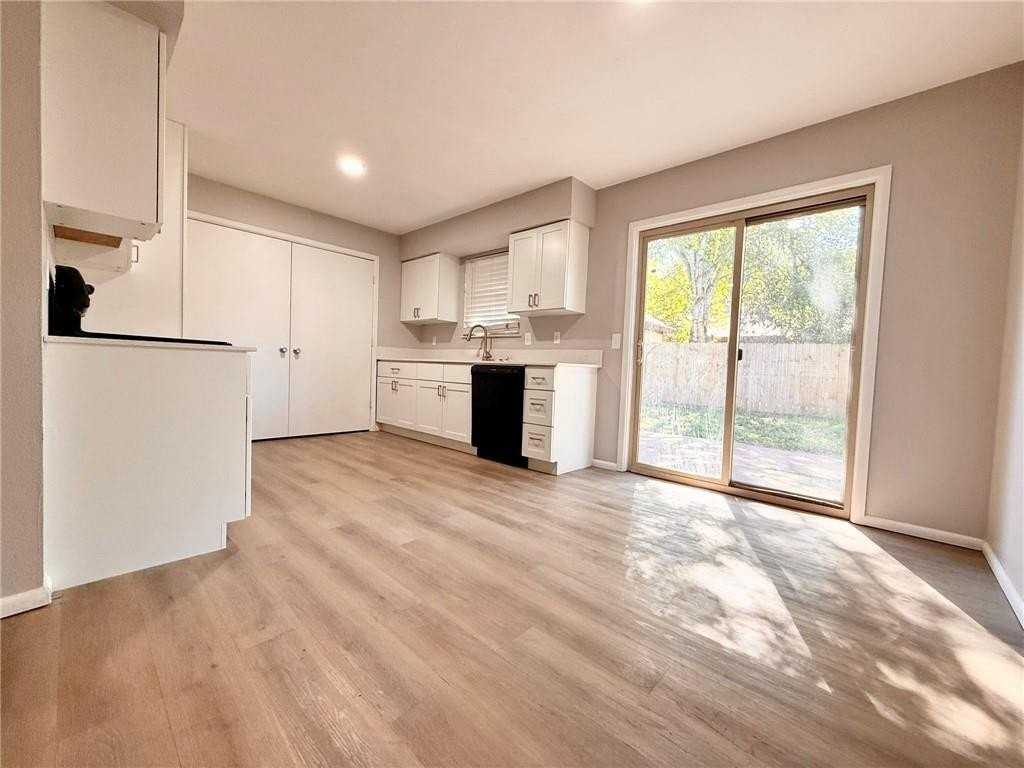 2607 Walker St - Photo 6 of 14