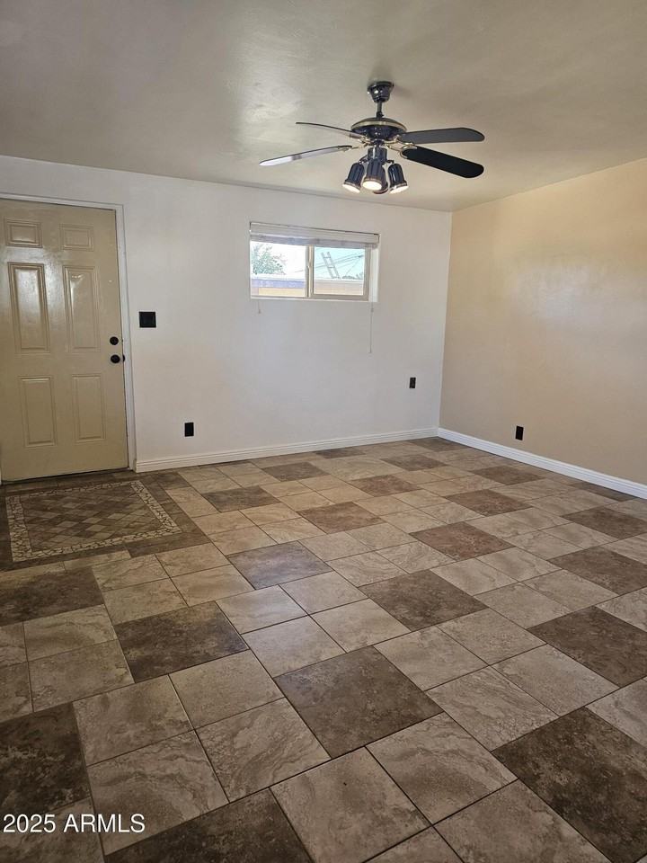 200 W Brown Dr - Photo 3 of 9