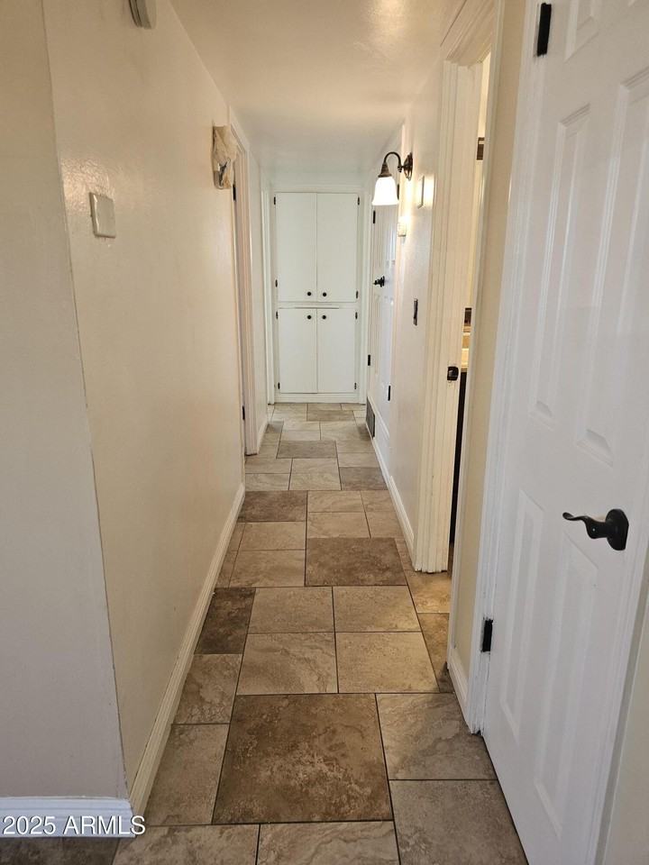 200 W Brown Dr - Photo 4 of 9