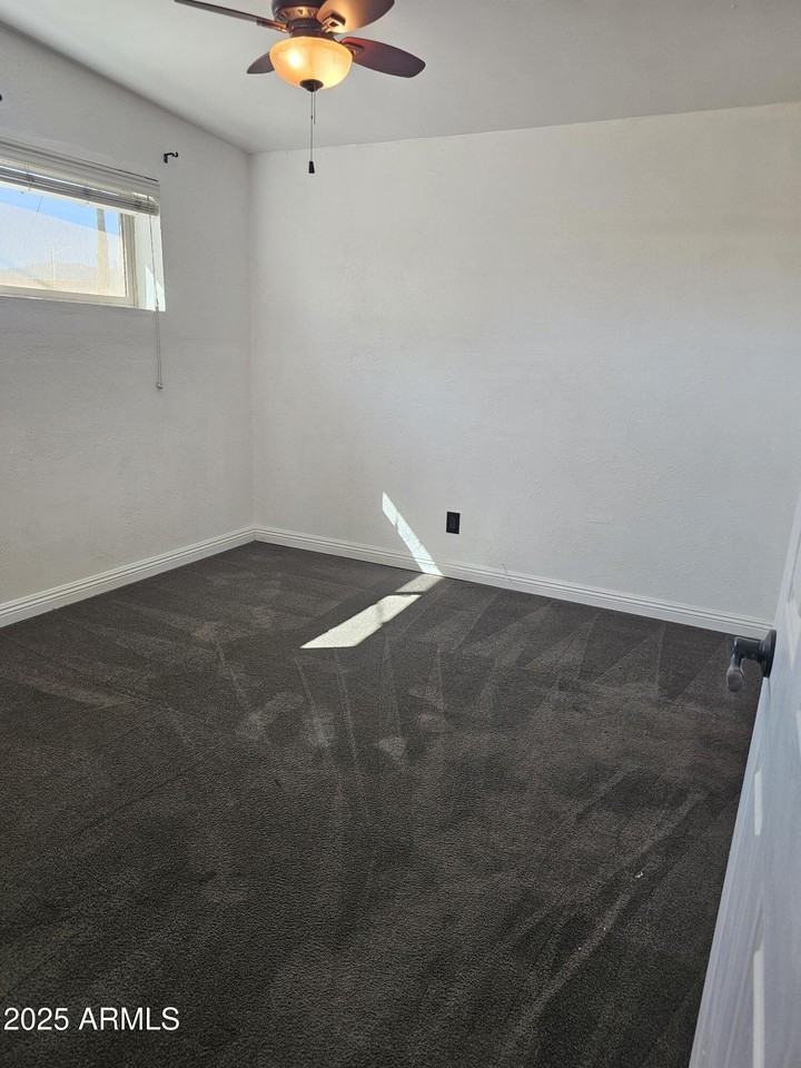 200 W Brown Dr - Photo 5 of 9