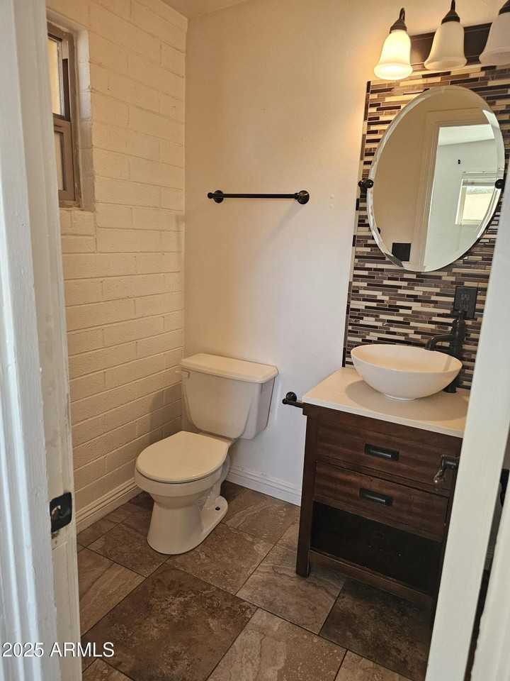 200 W Brown Dr - Photo 6 of 9