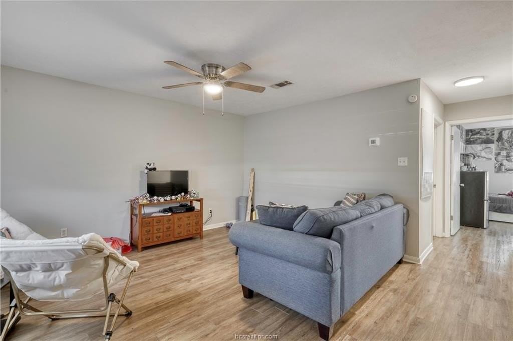 702 Navarro Dr #C - Photo 3 of 9