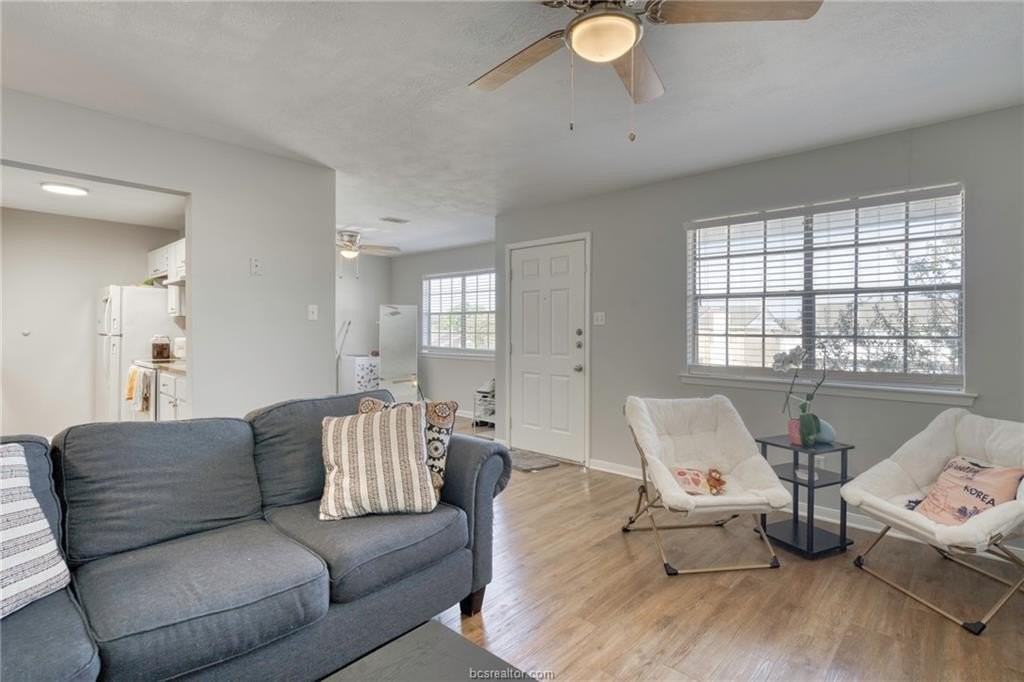 702 Navarro Dr #C - Photo 4 of 9