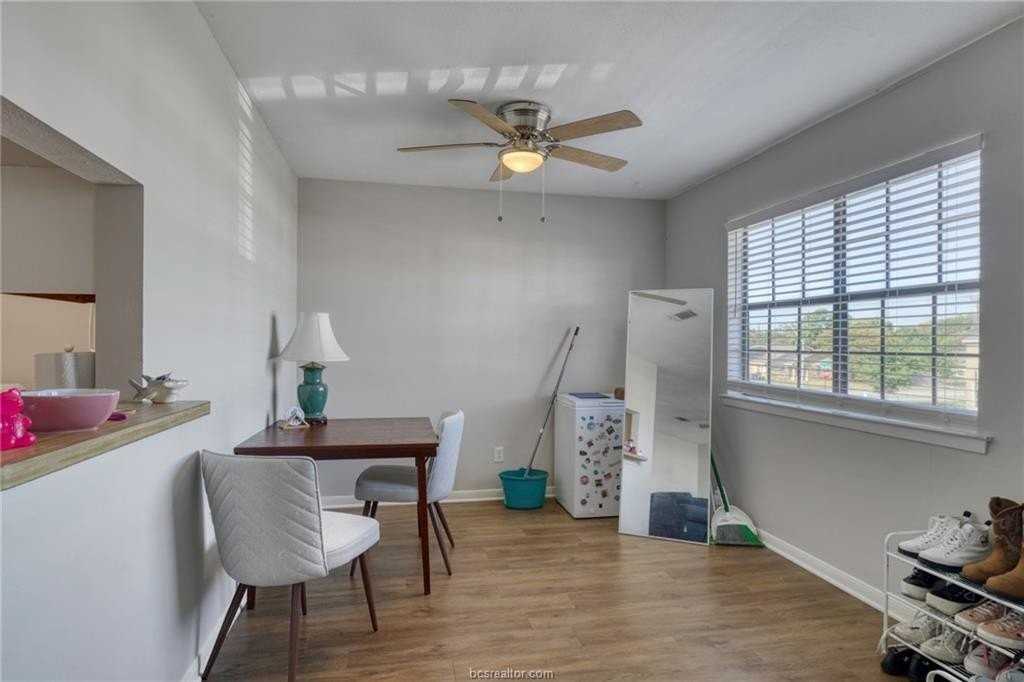 702 Navarro Dr #C - Photo 5 of 9