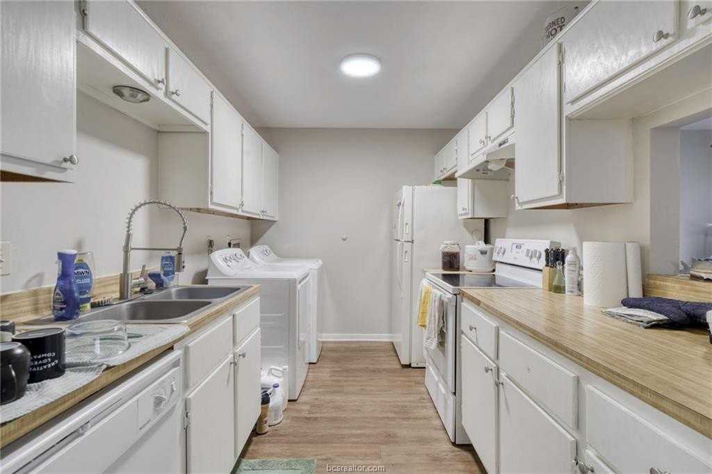 702 Navarro Dr #C - Photo 6 of 9