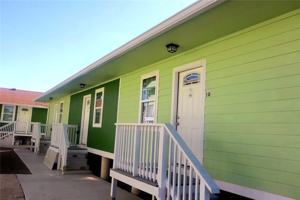 featured image of 868 Gonzales St Unit 5 #5