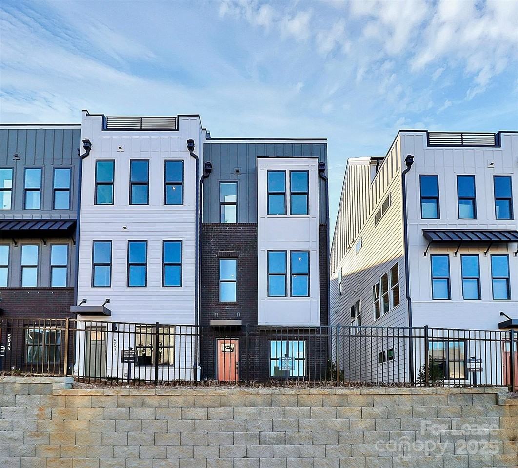 5027 Dutchess Dr Unit 44 #44 - Photo 2 of 27