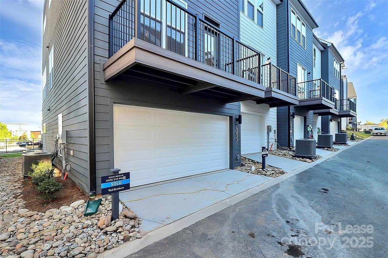 5027 Dutchess Dr Unit 44 #44 - Photo 4 of 27